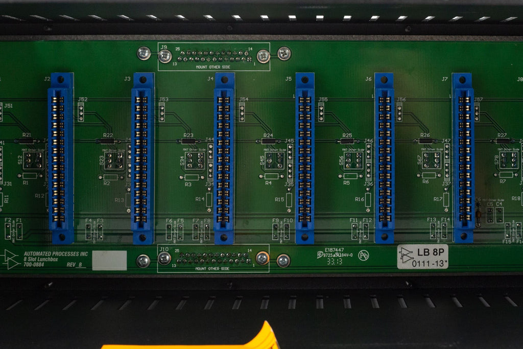 API 500-8B Eight Slot Lunchbox #0111-13 (Used)