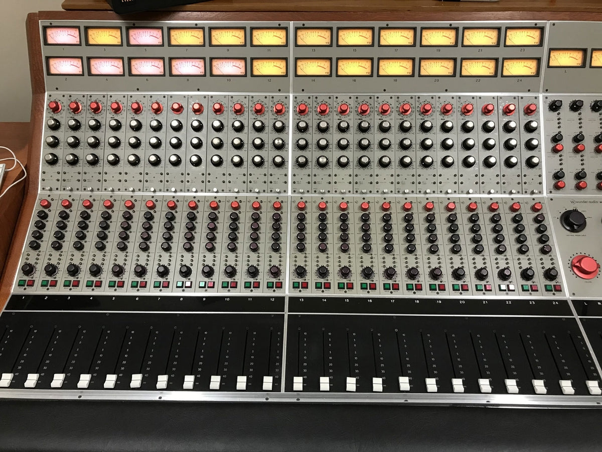 Wunder Wunderbar 32 Channel Console (Used)
